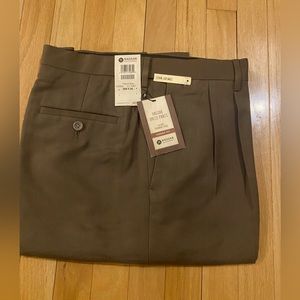 Men's Haggar NWT dark olive color dress pants 36x34. Comfort waist no iron